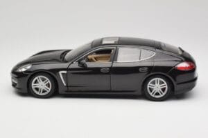 Porsche Panamera Turbo 970 Černý Maisto 1:18 36197 Kov – obrázek 4 z 8