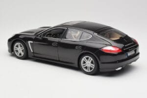 Porsche Panamera Turbo 970 Černý Maisto 1:18 36197 Kov – obrázek 7 z 8