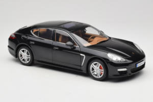 Porsche Panamera 970 Turbo Basalt Black Norev 1:18 WAP02100319 Kov – obrázek 6 z 8