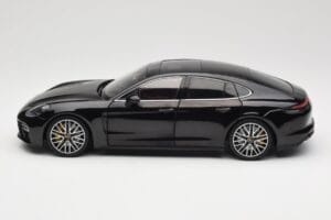 Porsche Panamera 971 Turbo S Černý Metallic Minichamps 1:18 113061076 Kov – obrázek 4 z 8