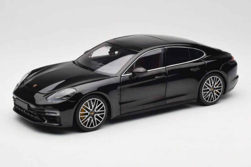 Porsche Panamera 971 Turbo S Černý Metallic Minichamps 1:18 113061076 Kov