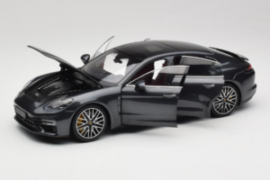 Porsche Panamera 971 Turbo S Grey Metallic Minichamps 1:18 113061073 Kov – obrázek 2 z 8