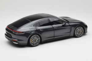 Porsche Panamera 971 Turbo S Grey Metallic Minichamps 1:18 113061073 Kov – obrázek 3 z 8