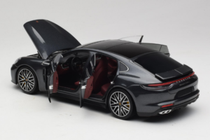 Porsche Panamera 971 Turbo S Grey Metallic Minichamps 1:18 113061073 Kov – obrázek 5 z 8