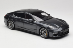 Porsche Panamera 971 Turbo S Grey Metallic Minichamps 1:18 113061073 Kov – obrázek 6 z 8