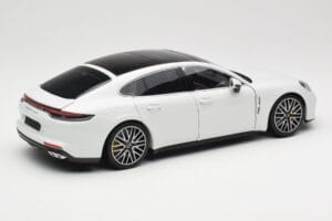 Porsche Panamera 971 Turbo S Bílý Metallic Minichamps 1:18 113061074 Kov – obrázek 3 z 8
