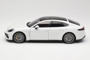 Porsche Panamera 971 Turbo S Bílý Metallic Minichamps 1:18 113061074 Kov – obrázek 4 z 8