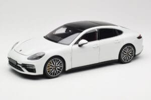 Porsche Panamera 971 Turbo S Bílý Metallic Minichamps 1:18 113061074 Kov