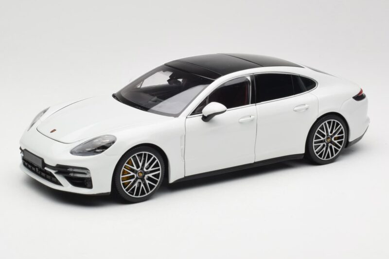 Porsche Panamera 971 Turbo S Bílý Metallic Minichamps 1:18 113061074 Kov
