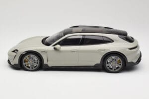 Porsche Taycan Cross Turismo Turbo S Chalk Grey Minichamps 1:18 155069302 Kov – obrázek 3 z 6