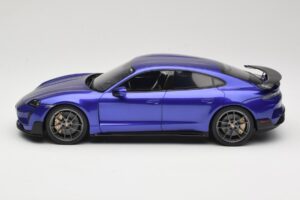Porsche Taycan J1 Turbo GT Purple Sky Metallic GT Spirit 1:18 GT520 Pryskyřice – obrázek 3 z 6