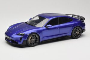 Porsche Taycan J1 Turbo GT Purple Sky Metallic GT Spirit 1:18 GT520 Pryskyřice