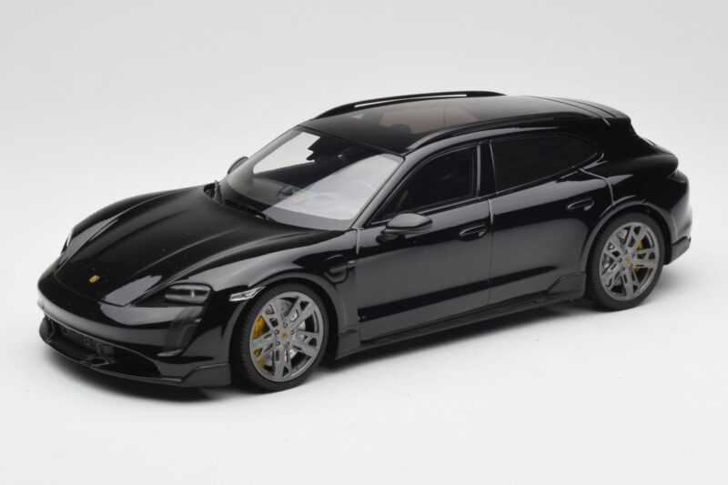 Porsche Taycan J1 Turbo S Cross Turismo Černý Minichamps 1:18 155069300 Kov