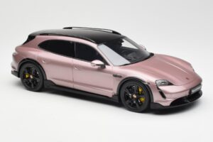 Porsche Taycan Turbo S Cross Turismo Metalická Růžová GT Spirit 1:18 GT440 Pryskyřice – obrázek 4 z 6