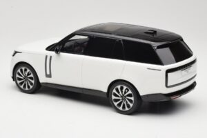 Land Rover Range Rover L460 P530 Autobiography Fuji White GT Spirit 1:18 GT533 Pryskyřice – obrázek 5 z 6