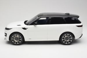 Range Rover Sport L461 P510e Fuji White GT Spirit 1:12 GT553 Pryskyřice – obrázek 3 z 6