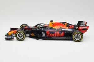 Red Bull Racing RB16 #33 M. Verstappen 3rd Place Styrian GP 2020 Minichamps 1:18 110200233 Kov – obrázek 3 z 6