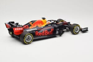 Red Bull Racing RB16 #33 M. Verstappen Winner 70th Anniversary GP 2020 Minichamps 1:18 110200533 Kov – obrázek 2 z 6