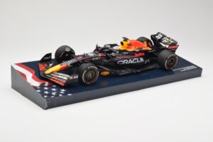 Red Bull Racing RB18 #1 M. Verstappen Winner Austin GP 2022 Minichamps 1:18 113222901 Kov – obrázek 2 z 6