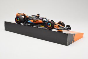 Red Bull Racing RB18 #1 M. Verstappen Winner Austin GP 2022 Minichamps 1:18 113222901 Kov – obrázek 4 z 6
