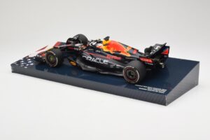 Red Bull Racing RB18 #1 M. Verstappen Winner Austin GP 2022 Minichamps 1:18 113222901 Kov – obrázek 5 z 6