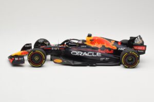Red Bull Racing RB18 #1 M. Verstappen Winner Miami GP 2022 Minichamps 1:18 110220501 Kov – obrázek 3 z 6