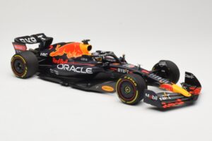 Red Bull Racing RB18 #1 M. Verstappen Winner Miami GP 2022 Minichamps 1:18 110220501 Kov – obrázek 4 z 6