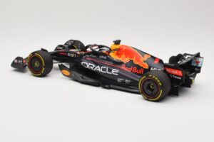 Red Bull Racing RB18 #1 M. Verstappen Winner Miami GP 2022 Minichamps 1:18 110220501 Kov – obrázek 5 z 6