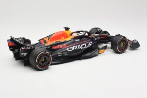 Red Bull Racing RB19 #1 M. Verstappen Winner Spanish GP 2023 Minichamps 1:18 110230801 Kov – obrázek 2 z 6