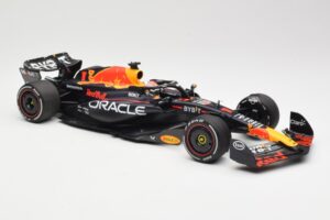 Red Bull Racing RB19 #1 M. Verstappen Winner Spanish GP 2023 Minichamps 1:18 110230801 Kov – obrázek 4 z 6