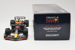 Red Bull Racing RB19 #1 M. Verstappen Winner Spanish GP 2023 Minichamps 1:18 110230801 Kov – obrázek 6 z 6