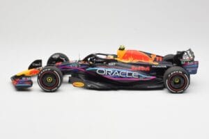 Red Bull Racing RB19 #11 S. Perez 2nd Place Miami GP 2023 Minichamps 1:18 110230511 Kov – obrázek 3 z 6