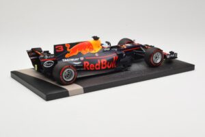 Red Bull Racing Tag Heuer RB13 #3 D. Ricciardo 3rd Place Malaysian GP 2017 Minichamps 1:18 117171503 Kov – obrázek 3 z 6