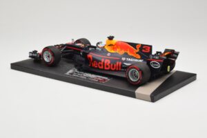Red Bull Racing Tag Heuer RB13 #3 D. Ricciardo 3rd Place Malaysian GP 2017 Minichamps 1:18 117171503 Kov – obrázek 5 z 6