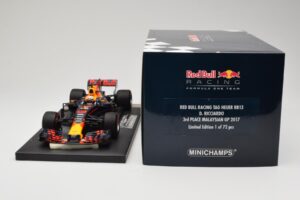 Red Bull Racing Tag Heuer RB13 #3 D. Ricciardo 3rd Place Malaysian GP 2017 Minichamps 1:18 117171503 Kov – obrázek 6 z 6