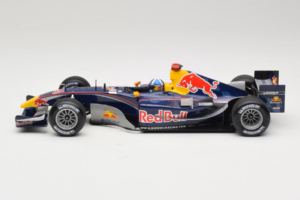 Red Bull RB1 Cosworth #14 D. Coulthard Red Bull Racing Showcar 2005 Minichamps 1:18 100050014 Kov – obrázek 3 z 6