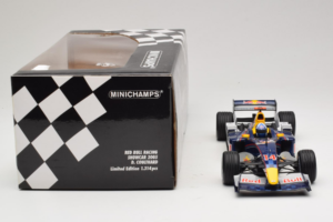 Red Bull RB1 Cosworth #14 D. Coulthard Red Bull Racing Showcar 2005 Minichamps 1:18 100050014 Kov – obrázek 6 z 6