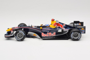 Red Bull RB1 Cosworth #14 D. Coulthard Red Bull Racing Showcar 2005 Minichamps 1:18 100050084 Kov – obrázek 3 z 7
