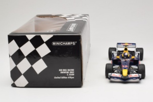 Red Bull RB1 Cosworth #15 C. Klien Red Bull Racing Showcar 2005 Minichamps 1:18 100050085 Kov – obrázek 7 z 7