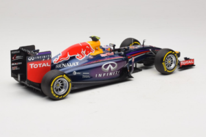 Red Bull RB10 Renault #3 D. Ricciardo Infiniti Red Bull Racing Showcar 2014 Minichamps 1:18 110140003 Kov – obrázek 2 z 6