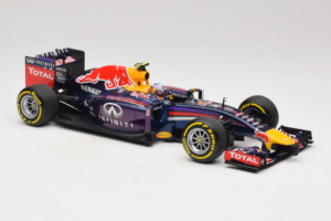 Red Bull RB10 Renault #3 D. Ricciardo Infiniti Red Bull Racing Showcar 2014 Minichamps 1:18 110140003 Kov – obrázek 4 z 6