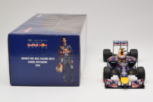 Red Bull RB10 Renault #3 D. Ricciardo Infiniti Red Bull Racing Showcar 2014 Minichamps 1:18 110140003 Kov – obrázek 6 z 6
