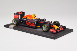 Red Bull RB12 Tag Heuer #26 D. Kvyat Red Bull Racing Showcar 2016 Minichamps 1:18 117160026 Pryskyřice – obrázek 4 z 7