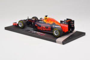 Red Bull RB12 Tag Heuer #26 D. Kvyat Red Bull Racing Showcar 2016 Minichamps 1:18 117160026 Pryskyřice – obrázek 5 z 7
