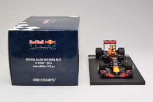 Red Bull RB12 Tag Heuer #26 D. Kvyat Red Bull Racing Showcar 2016 Minichamps 1:18 117160026 Pryskyřice – obrázek 6 z 7