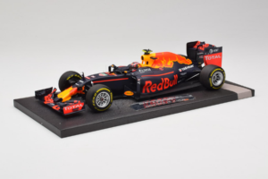 Red Bull RB12 Tag Heuer #26 D. Kvyat Red Bull Racing Showcar 2016 Minichamps 1:18 117160026 Pryskyřice – obrázek 2 z 7
