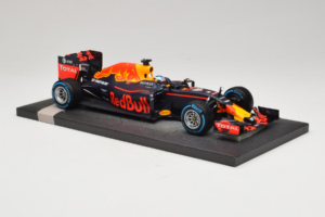 Red Bull RB12 Tag Heuer #3 D. Ricciardo Red Bull Racing Brazilian Grand Prix 2016 Minichamps 1:18 117161203 Pryskyřice – obrázek 4 z 6