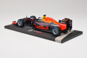 Red Bull RB12 Tag Heuer #3 D. Ricciardo Red Bull Racing Brazilian Grand Prix 2016 Minichamps 1:18 117161203 Pryskyřice – obrázek 5 z 6