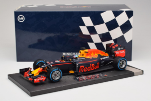 Red Bull RB12 Tag Heuer #3 D. Ricciardo Red Bull Racing Brazilian Grand Prix 2016 Minichamps 1:18 117161203 Pryskyřice – obrázek 6 z 6