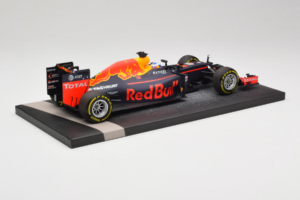Red Bull RB12 Tag Heuer #3 D. Ricciardo Red Bull Racing Showcar 2016 Minichamps 1:18 117160003 Pryskyřice – obrázek 3 z 7